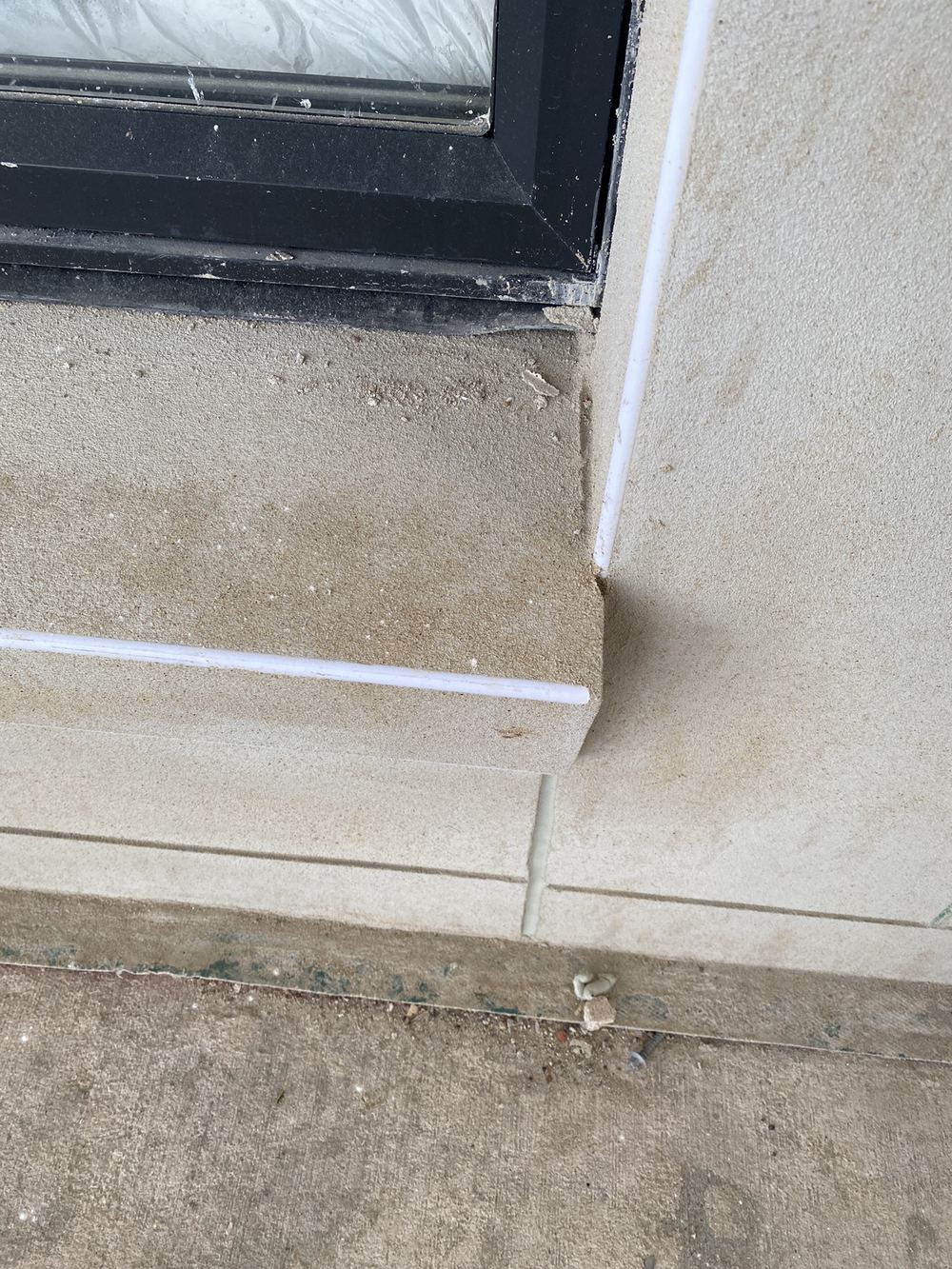 Expansion joint stopping short instead of running the full height of the wall, Gables
