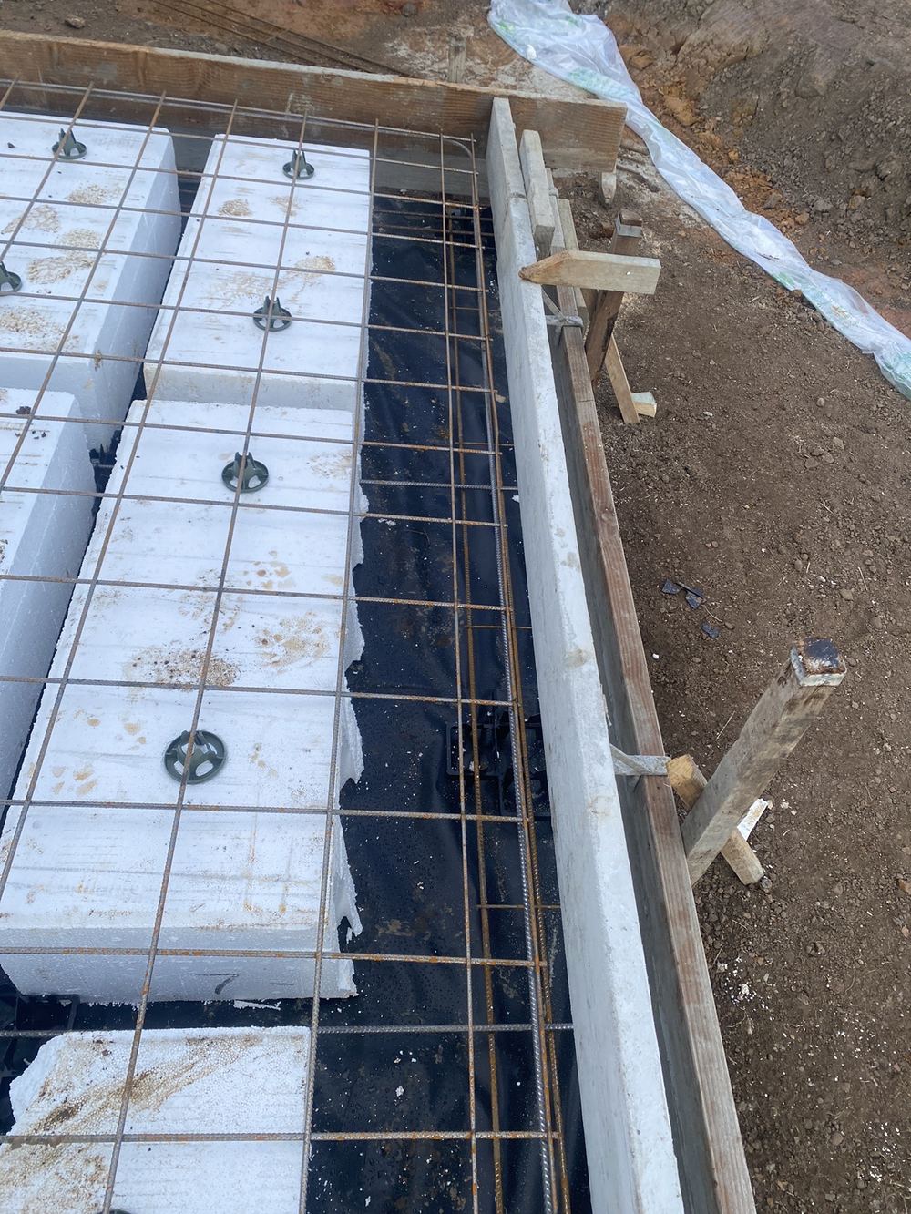Beam wider than 300mm without the extra bottom bar its width calls for, found during a slab pre-pour inspection in Gables